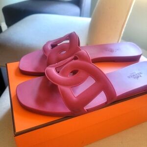 100% AUTHENTIC HERMES ALOHA Ruber Slides/sandals, Like-new In Box, Size 39 Eur,